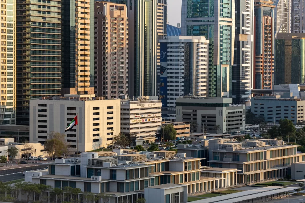 دليلك الأول لشراء عقار قيد الإنشاء: 7 أسئلة ضرورية لكل مشتري جديد 1 Your First Off Plan Property In Dubai 7 Questions You Need to Ask the Developer